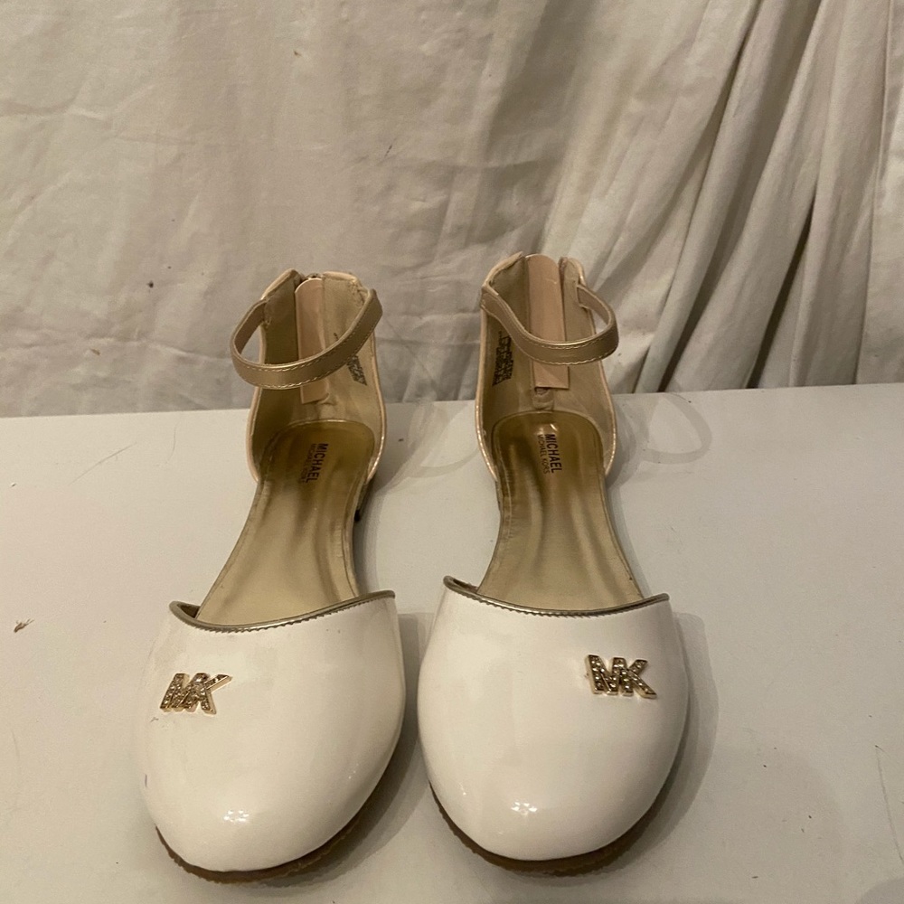 Michael Kors nude & ivory flat shoes size 5 NWT